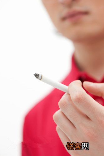 吸烟的人多喝牛奶