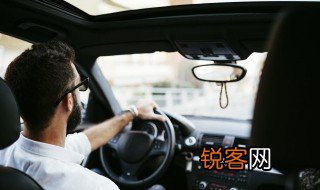倒车怎么判断车身歪