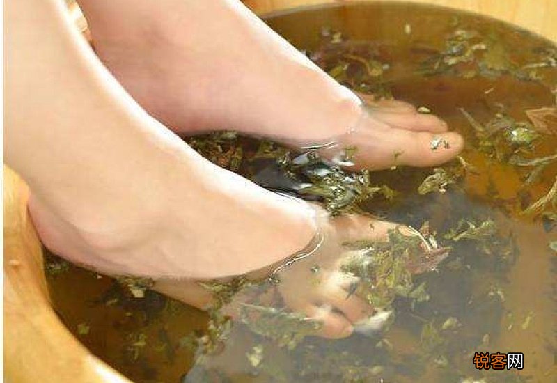 艾叶泡脚出汗后能洗澡吗