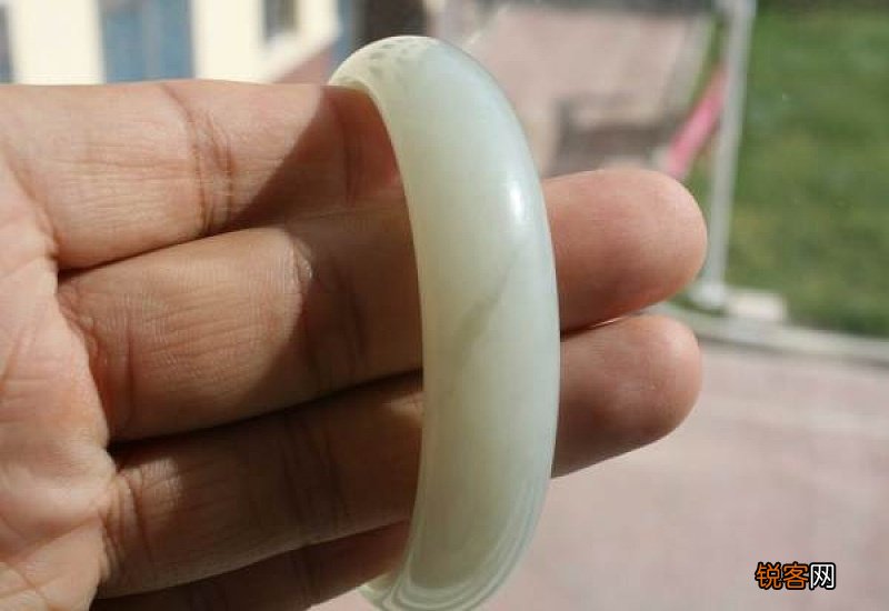 石英岩能划动玻璃吗