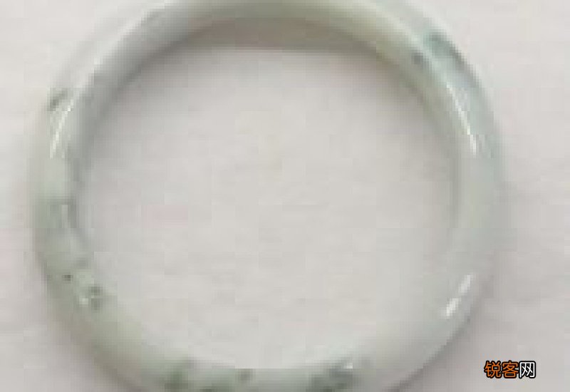 翡翠手镯能用油泡吗