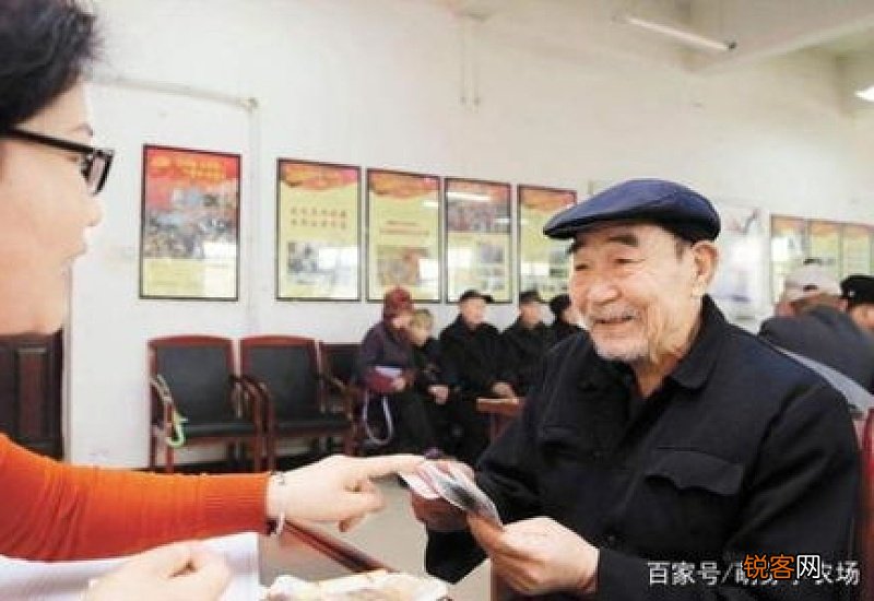 济南八十岁以上老人每月补助多少钱？