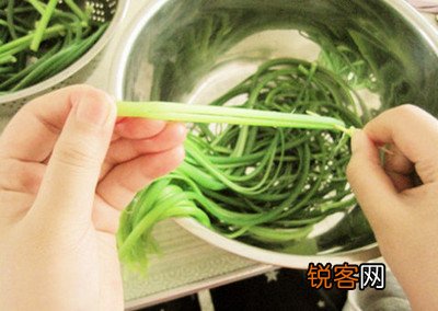 凉拌蒜苗丝