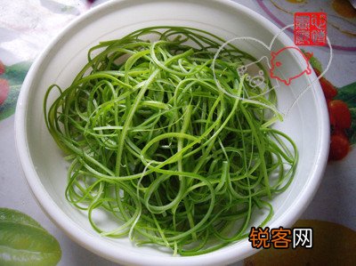 凉拌蒜苗丝
