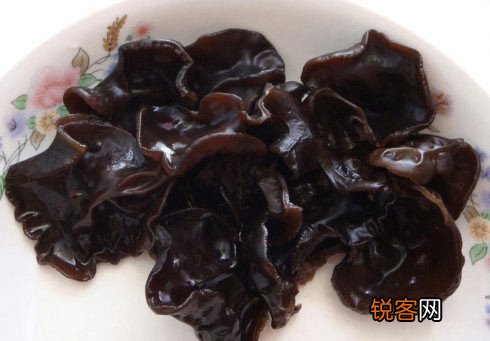 这些菜不能吃新鲜的鲜木耳导致中毒