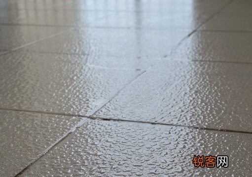回南天衣物如何防潮？回南天墙上发霉怎么处理