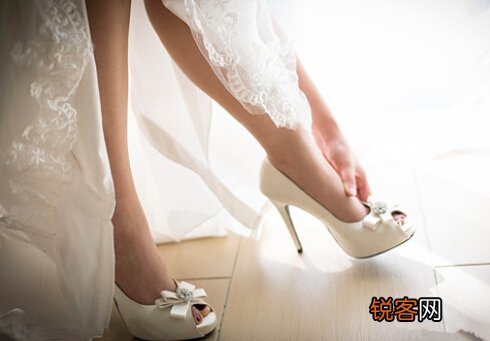 鞋子磨脚怎么办？鞋子小了磨脚怎么办？
