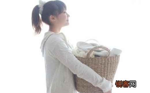 如何清洗羽绒服并收藏 清洗和收藏羽绒服的小技巧