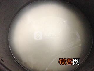 皮蛋瘦肉粥的做法