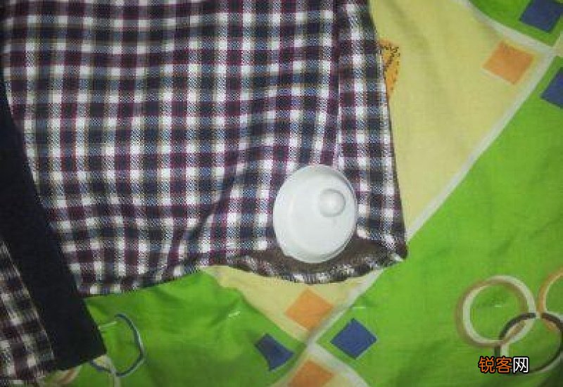 衣服上防盗扣怎么解开