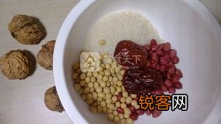核桃花生黄豆粥的做法
