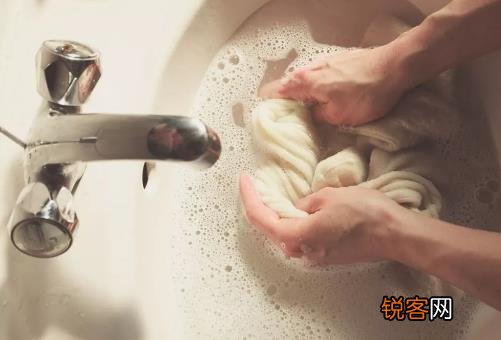 你一定要知道的衣物护理小技巧 毛衣皮衣羽绒服护理