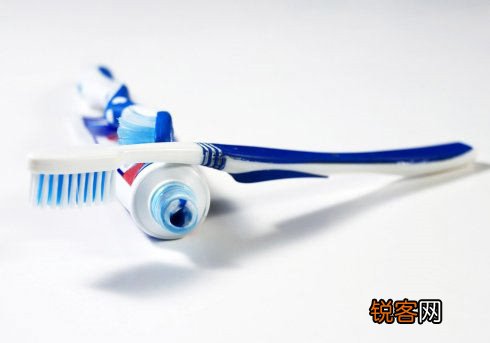 五种牙膏的错误用法会伤健康