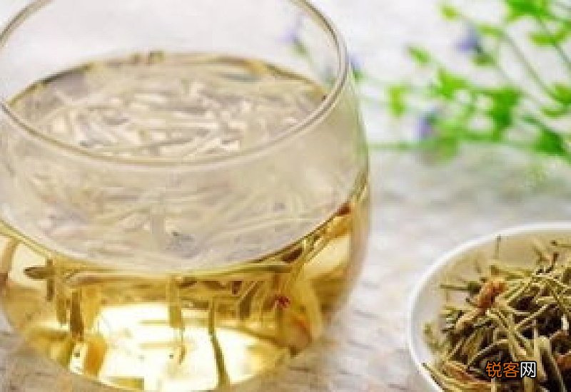 金银花泡水变绿有毒吗？