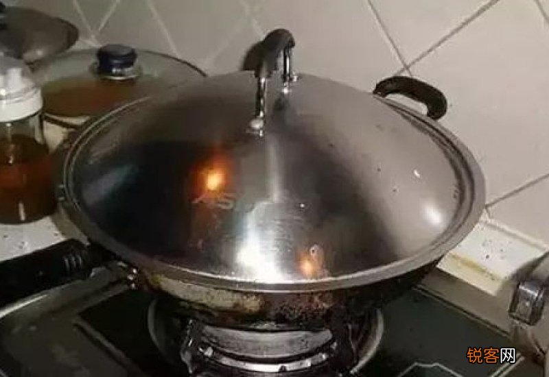 清洗铁锅盖的方法图解 清洗铁锅盖的方法