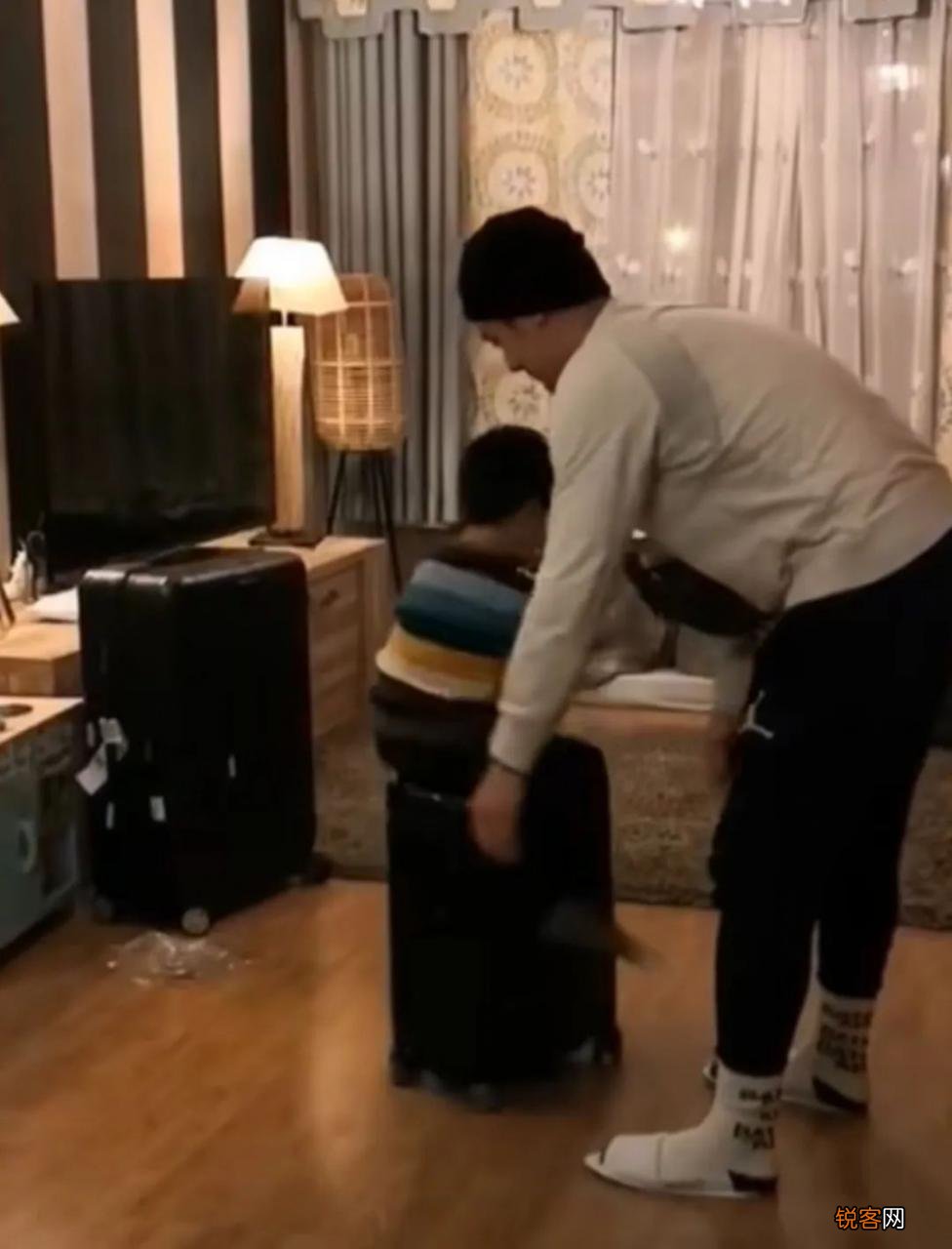 蒋劲夫现状如何隐婚生子了吗 蒋劲夫真的家暴了吗