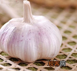 生吃大蒜能防癌五类人不宜吃