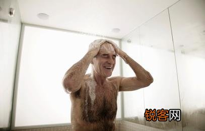 老人要防“沐浴综合征”