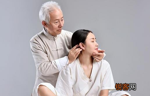 女性总是背痛是啥原因呢 女性总是背痛是啥原因