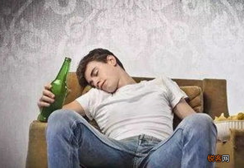 睡前喝酒有助睡眠吗 睡前喝酒对睡眠好吗