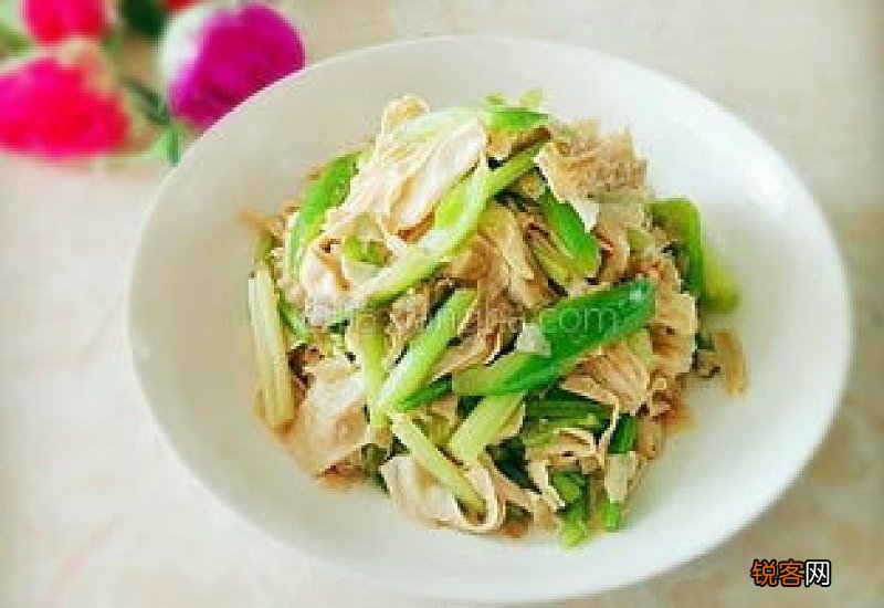 芹菜炒腐竹的做法 尖椒干豆腐的做法家常菜