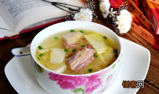 腊鸭腿焖春笋