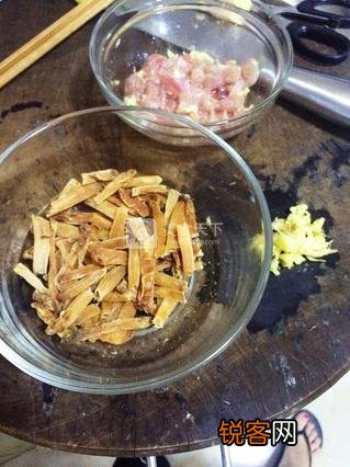 沙虫瘦肉粥的做法