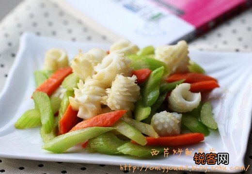 西芹炒鱿鱼花