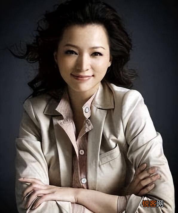 董卿真实学历是毕业于哪所大学 董卿的出生背景介绍