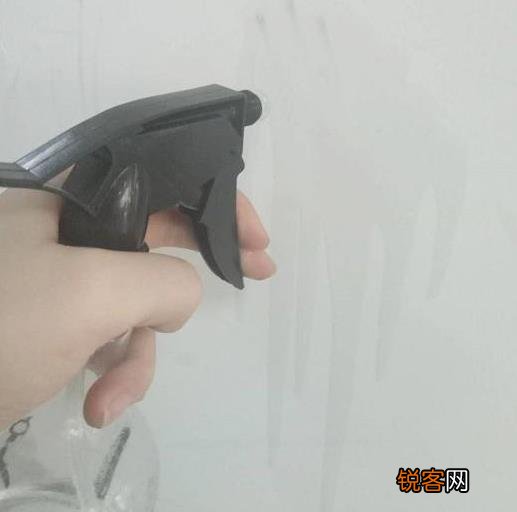 家里白墙无论有多脏 不用一滴水都能搞定清洁干净