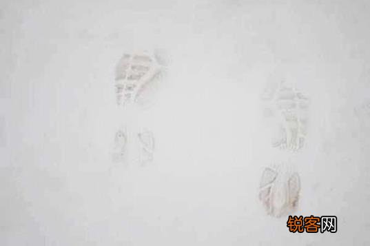 家里白墙无论有多脏 不用一滴水都能搞定清洁干净