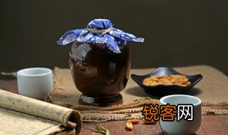 酒盈杯书满架名利不将心挂的意思 酒盈杯书满架名利不将心挂的出处