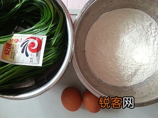 韭菜鸡蛋水煎包的做法