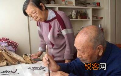 老人练习书法的三大好处