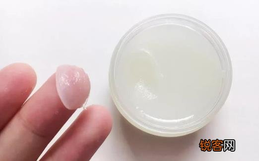 凡士林除了滋润肌肤之外 还有我们意想不到的妙用