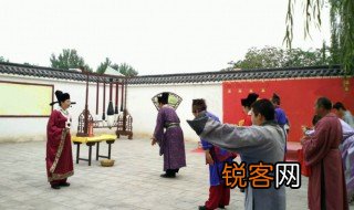 丹墀对策三千字的意思 丹墀对策三千字简单释义