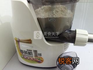 猪肉酸菜馅饼的做法