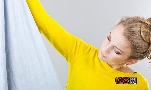衣服沾上车厘子汁的清洗法 陈旧衣服红酒渍应对办法