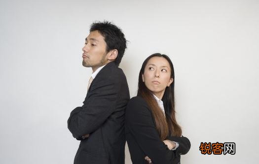 职场的潜规则：莫和同事金钱往来
