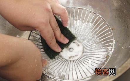 厨房去油渍的小妙招 小苏打粉去油渍便宜又好用