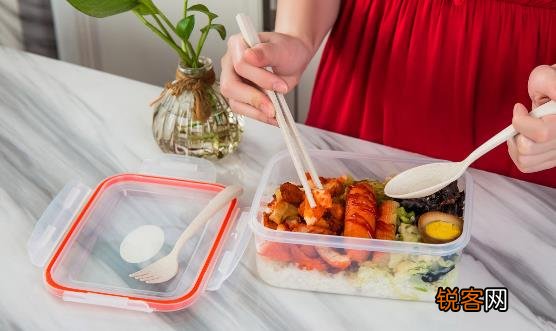 清洁食品保鲜盒顽固污渍的小妙招 让你的保鲜盒干干净净