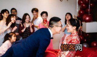 凤冠霞帔的意思 凤冠霞帔释义