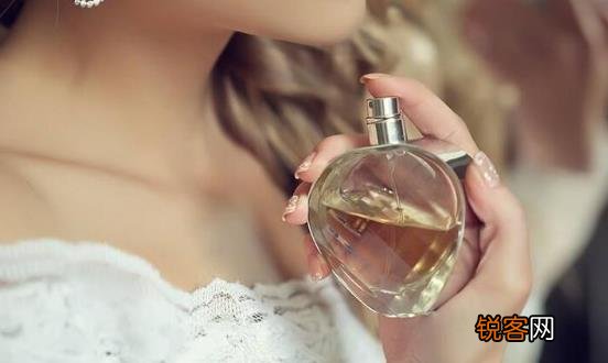香水喷多了味道很浓怎么办 快速去除衣服上香水味的小妙招