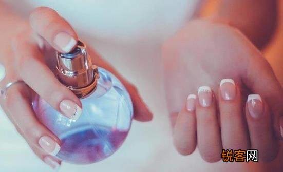 香水喷多了味道很浓怎么办 快速去除衣服上香水味的小妙招