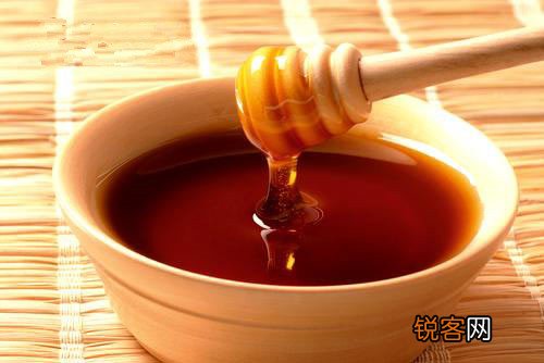 起床第一杯水喝什么正确补水防便秘