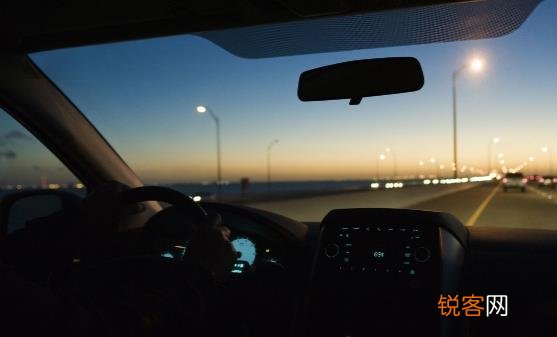 夜间安全开车的十三个要点 夜间行车时灯光使用的误区