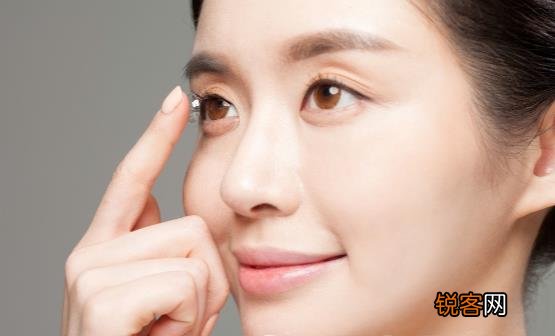 久戴隐形眼镜的危害 三种情况不要戴隐形眼镜