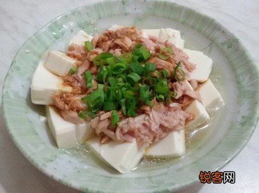 凉拌鲔鱼豆腐