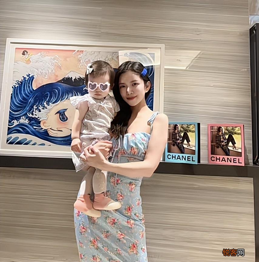 杜淳娇妻王灿豪宅内大秀身材 杜淳老婆个人资料简介