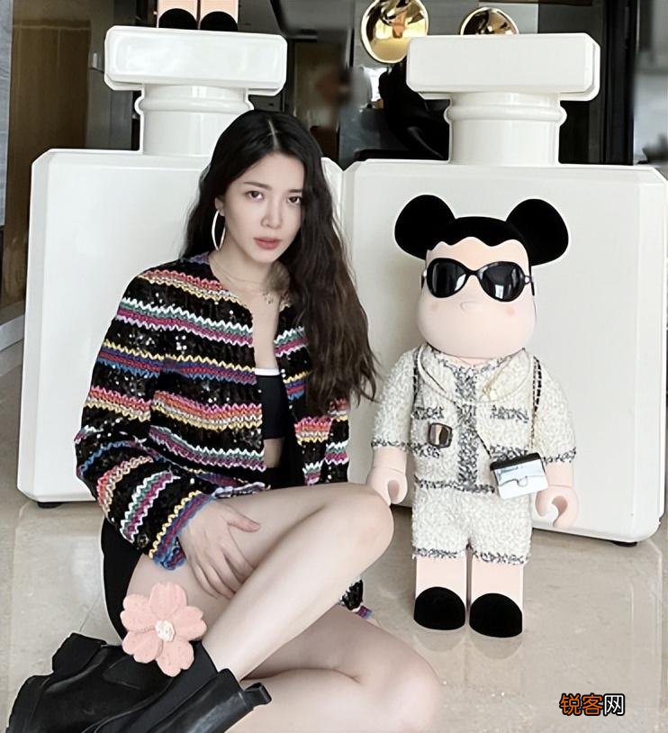 杜淳娇妻王灿豪宅内大秀身材 杜淳老婆个人资料简介